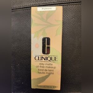 Clinique Stay-Matte Oil-Free Makeup Foundation In 24 Golden